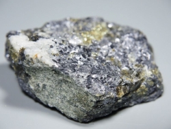 方鉛鉱,閃亜鉛鉱,黄銅鉱,石英<br> 尾太鉱山産 162g (250)